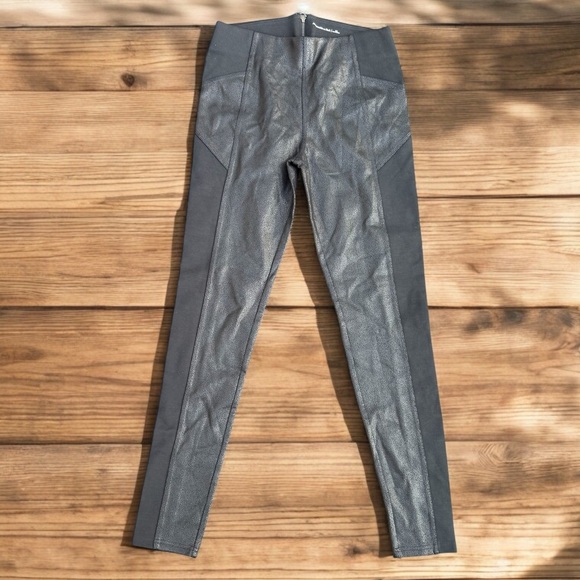 Abercrombie & Fitch Black Skinny Leggings Pants Zipper Metallic Women’s size XS - Picture 2 of 7